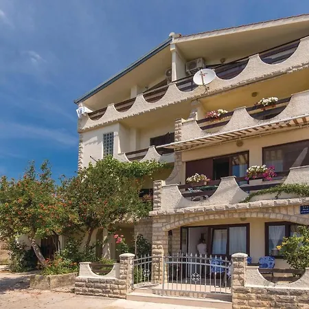 Gorgeous Apartment In Kastel Kambelovac With Wifi Kastela Exterior photo