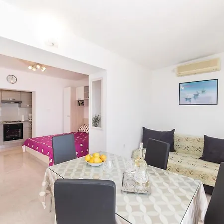 Gorgeous Apartment In Kastel Kambelovac With Wifi Kastela Exterior photo