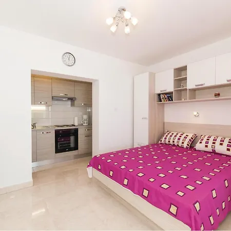 Gorgeous Apartment In Kastel Kambelovac With Wifi Kastela Exterior photo