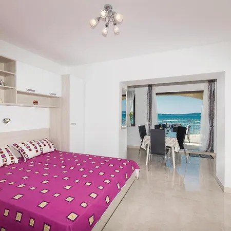 Gorgeous Apartment In Kastel Kambelovac With Wifi Kastela Exterior photo