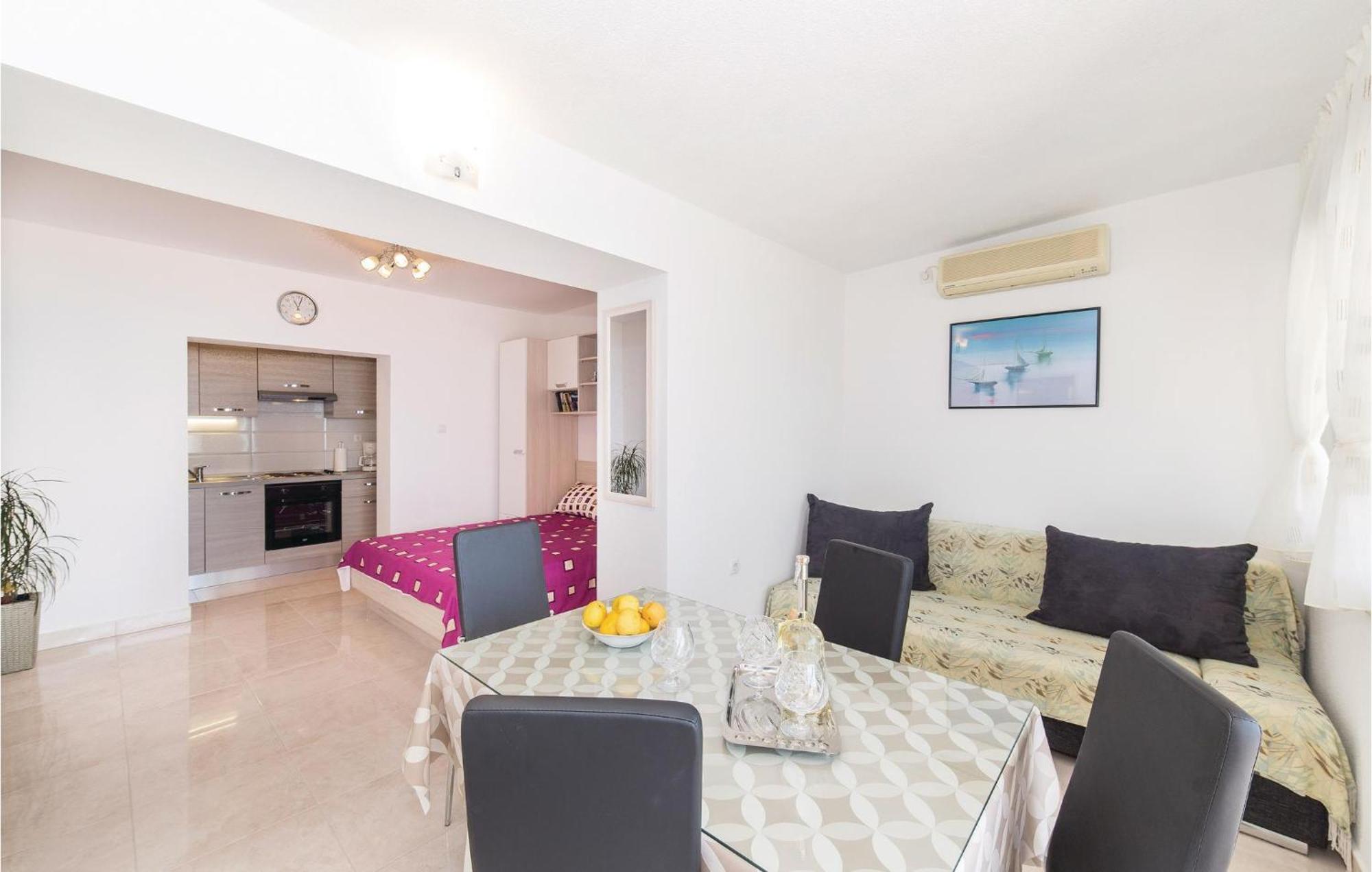 Gorgeous In Kastel Kambelovac With Wifi Kastela
